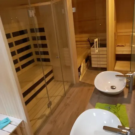 Family Tubej Bed and Breakfast 3*