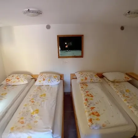 Bed & Breakfast Family Tubej 3*