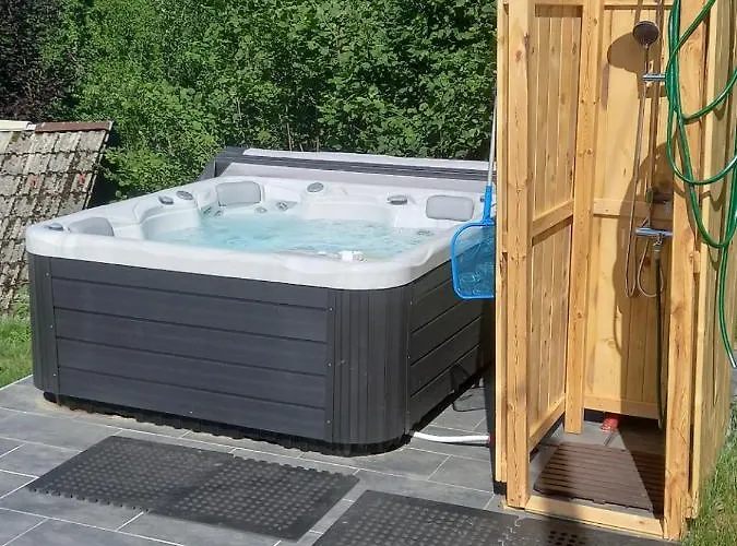 Family Tubej Bed & Breakfast